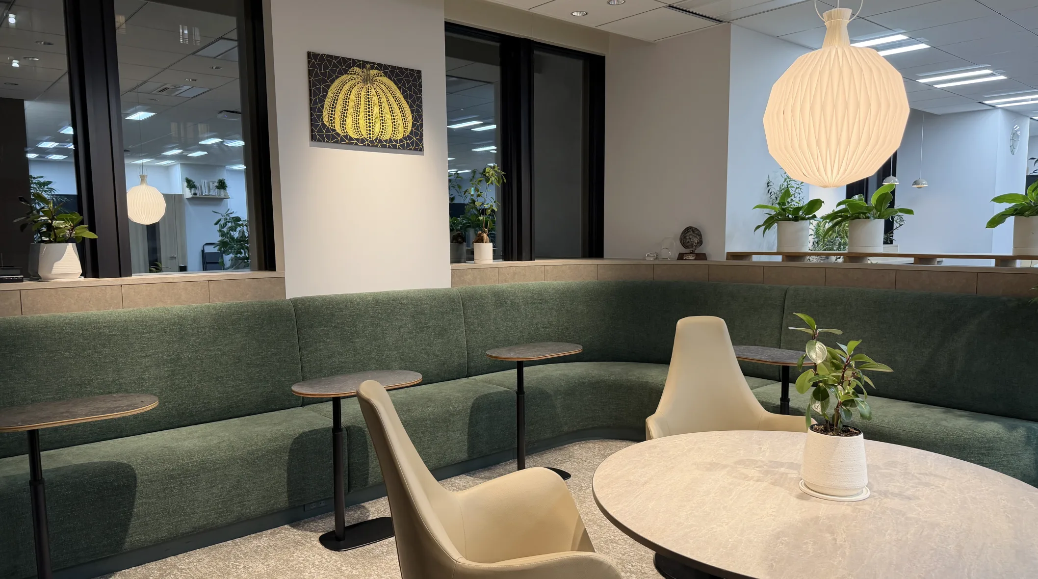 ラウンジ